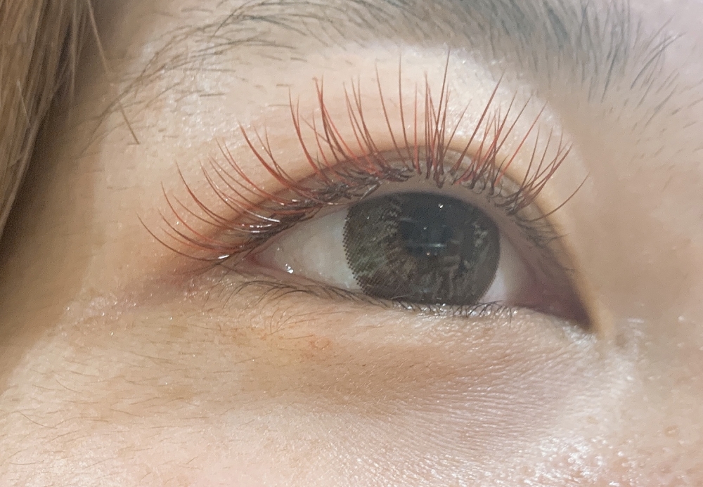 秋はカラーマツエク 伊丹 稲野 マツエクサロン Dot Hair